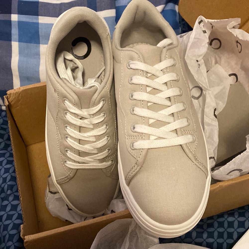 Journey and crew shoes, light gray size 8